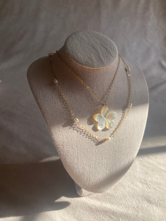 Mother of Pearl Flower Necklace