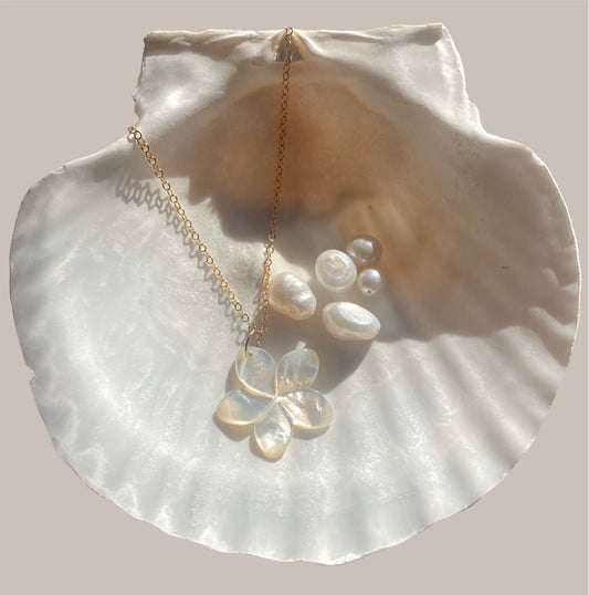 Mother of Pearl Flower Necklace